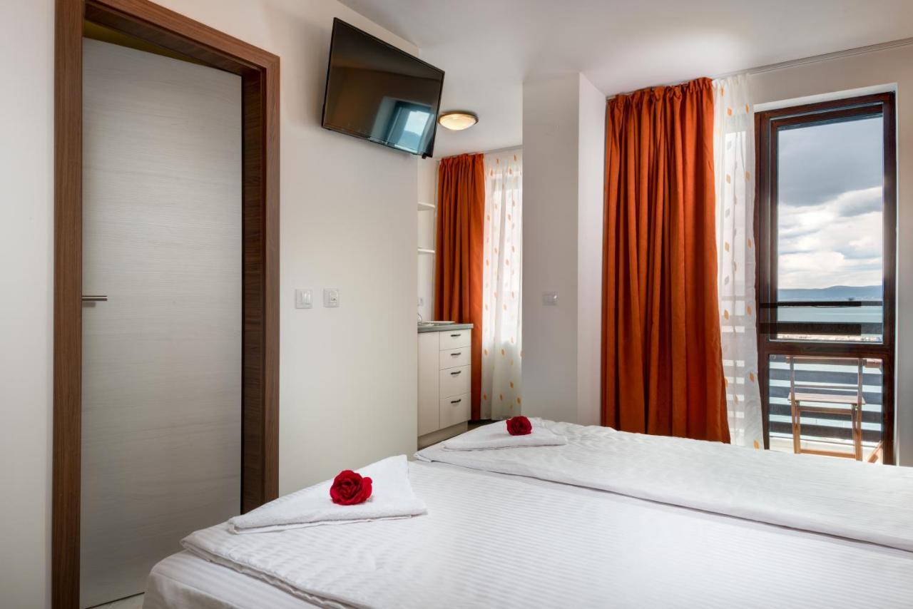 Panorama Blue Family Hotel And Free Parking เนเซบาร์ ภายนอก รูปภาพ