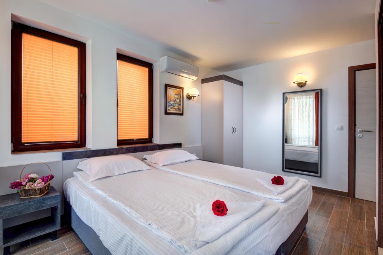 Panorama Blue Family Hotel And Free Parking เนเซบาร์ ภายนอก รูปภาพ