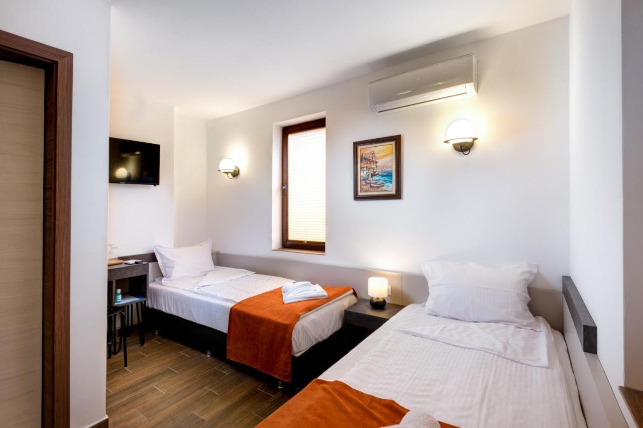 Panorama Blue Family Hotel And Free Parking เนเซบาร์ ภายนอก รูปภาพ