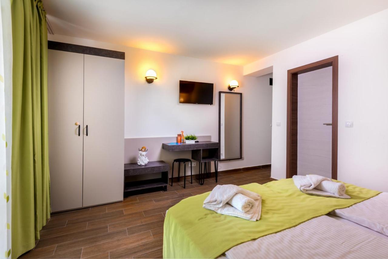Panorama Blue Family Hotel And Free Parking เนเซบาร์ ภายนอก รูปภาพ